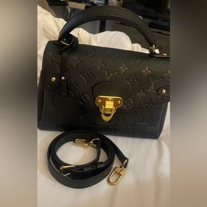 Louis Vuitton GORGEOUS handbag - every detail is special in this handbag!